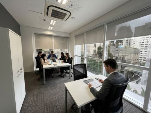 Sala 103 com janela