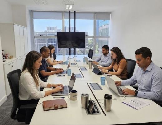 Sala 801 B com janela