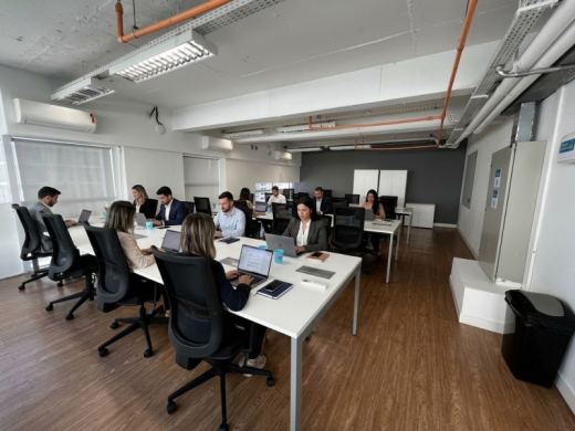 Sala 1201 com janela