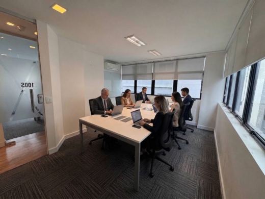 Sala 1002 com janela