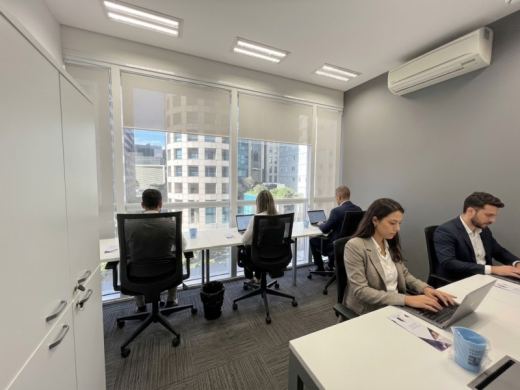 Sala 422 com janela