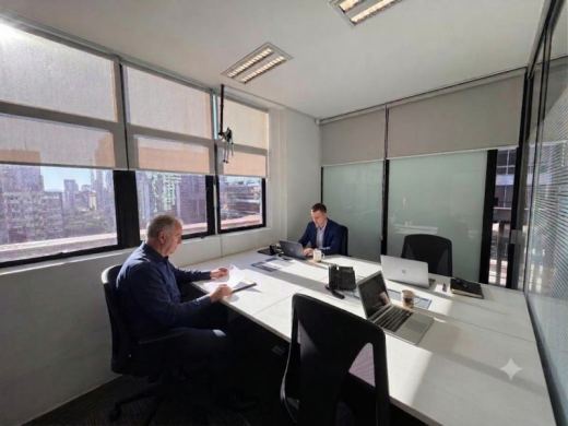 Sala 1110 com janela