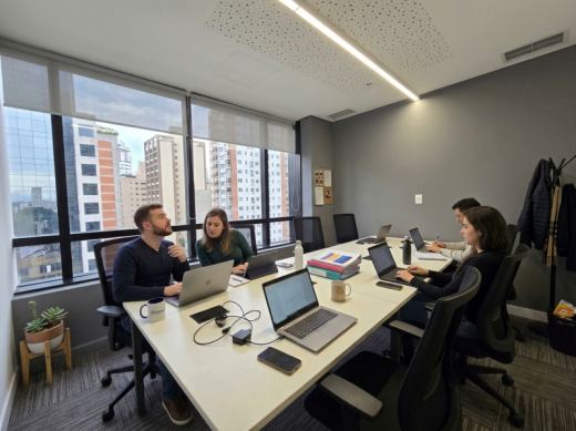 Sala 803 com janela